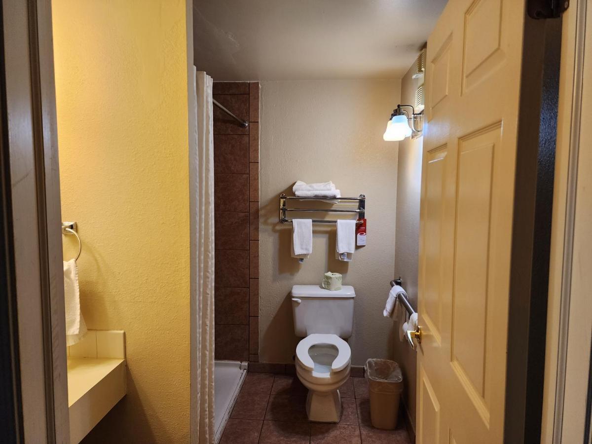 Econo Lodge & Suites Cascade Buitenkant foto